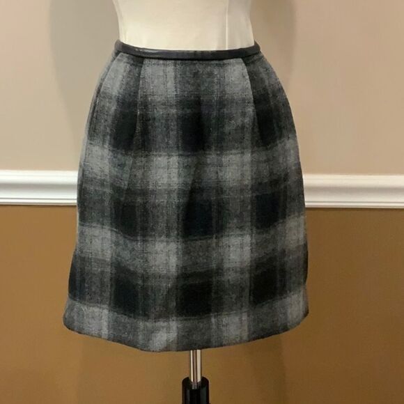 Gap| Black & Gray Plaid Wool Blend Mini Skirt 4 Faux Leather Detail - Picture 2 of 12